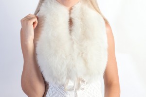 Accessori in pelliccia di volpe bianca per un caldo inverno